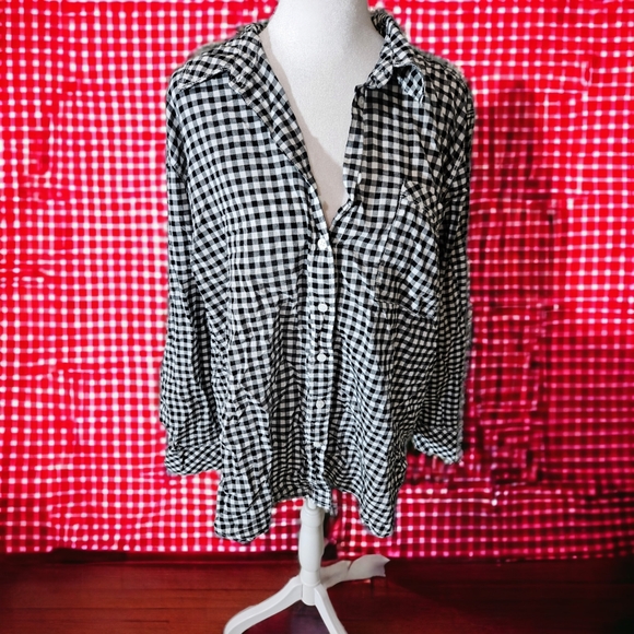 NWOT Lane Bryant Black Checkered Woman's Long Sleeve Top Size 24 - Picture 2 of 5